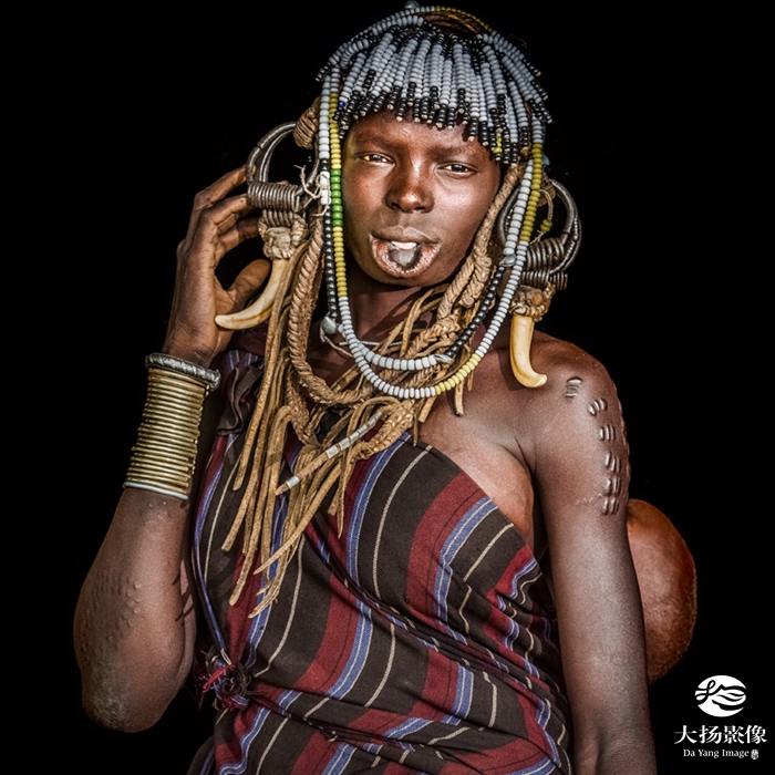 叶红兵《唇盘族 4-mursi tribe 4》